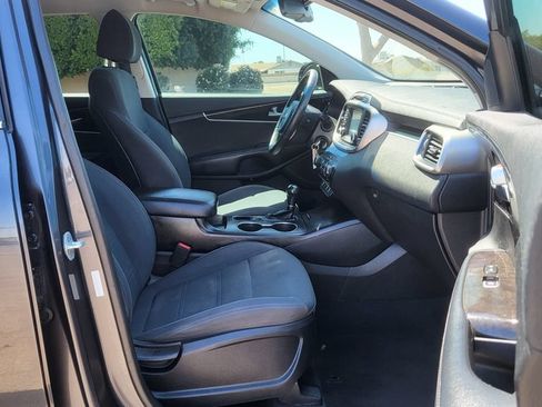 Used 2018 Kia Sorento FWD image 18