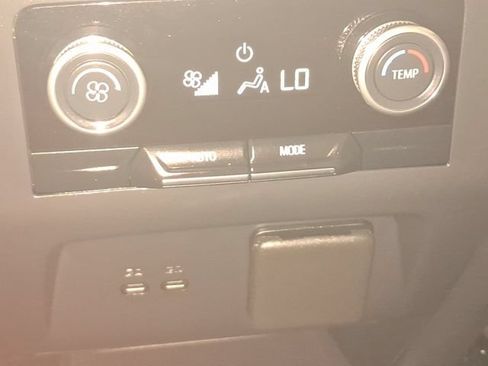 Used 2025 Buick Enclave Preferred w/ Power Package FWD image 34
