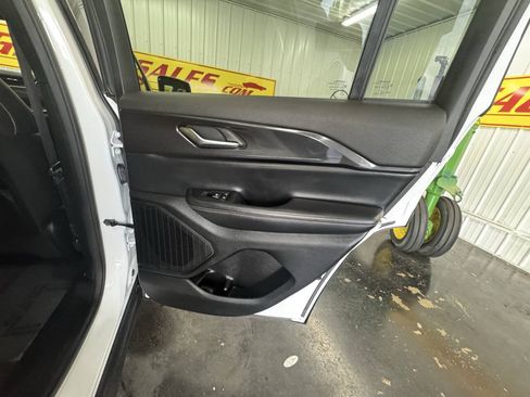 Used 2023 Jeep Grand Cherokee Altitude RWD image 42