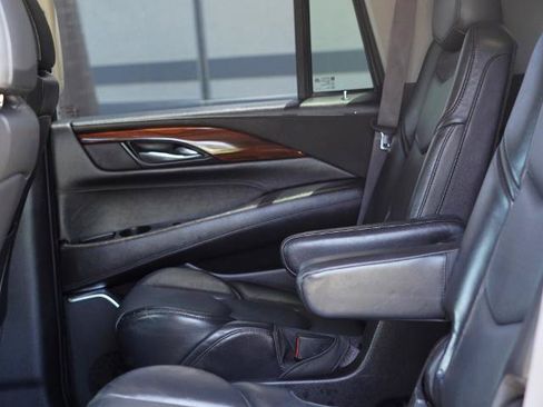 Used 2015 Cadillac Escalade Premium AWD/4WD image 18