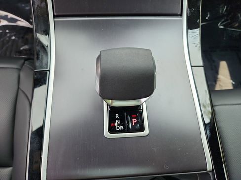 New 2026 Land Rover Range Rover Velar Dynamic SE image 16