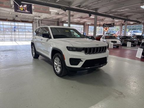 New 2025 Jeep Grand Cherokee Laredo X w/ Luxury Tech Group I image 7