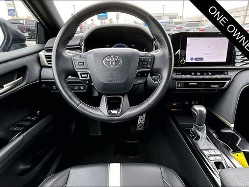 Used 2025 Toyota Camry SE image 8