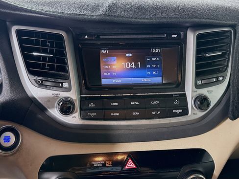 Used 2017 Hyundai Tucson Sport FWD image 18