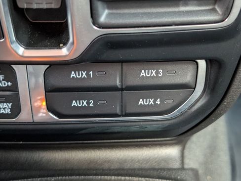 Used 2024 Jeep Gladiator Rubicon AWD/4WD image 23