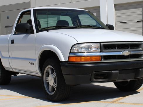 Used 1998 Chevrolet S10 Pickup 2WD Regular Cab image 5