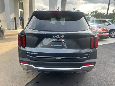 Certified 2024 Kia Sorento S w/ Panoramic Sunroof Package AWD/4WD image 7