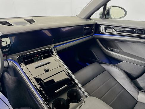 Certified 2025 Porsche Panamera 4 image 24
