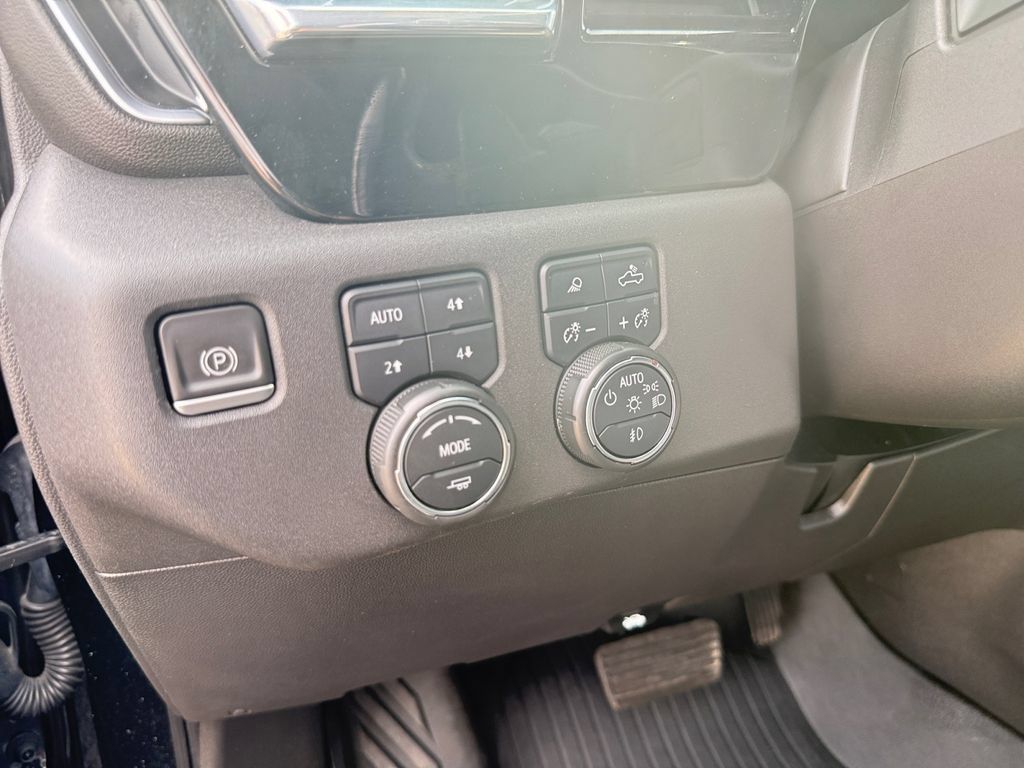 Used 2022 Chevrolet Silverado 1500 LT Trail Boss w/ Convenience Package II AWD/4WD image 18