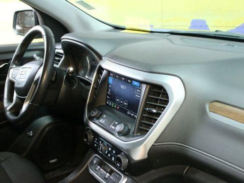 Used 2023 GMC Acadia SLE w/ Infotainment Package image 10