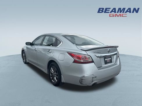 Used 2015 Nissan Altima 2.5 S w/ Sport Value Package FWD image 5