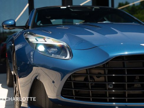 Used 2025 Aston Martin DB12 Coupe RWD image 3