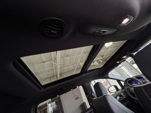 Used 2025 Chrysler Pacifica Limited image 31