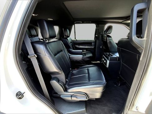 Used 2021 Ford Expedition XLT AWD/4WD image 25