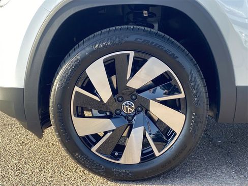 New 2026 Volkswagen Atlas Cross Sport SE image 6