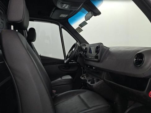 Used 2023 Mercedes-Benz Sprinter 2500 image 15