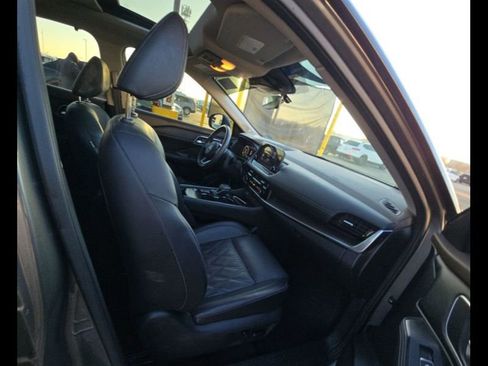 Used 2022 Nissan Rogue Platinum w/ Head-Up Display Package image 16