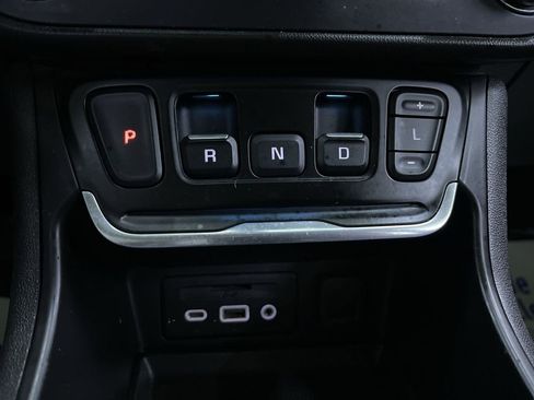 Used 2020 GMC Terrain SLT image 24