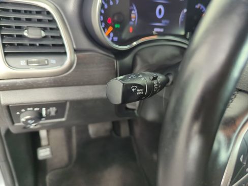 Used 2018 Jeep Grand Cherokee Altitude RWD image 20