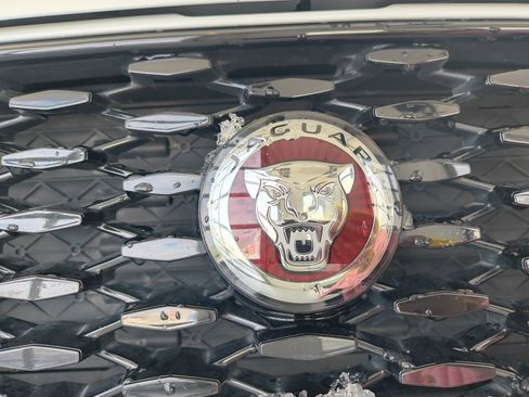 Used 2023 Jaguar F-PACE R-Dynamic S image 31