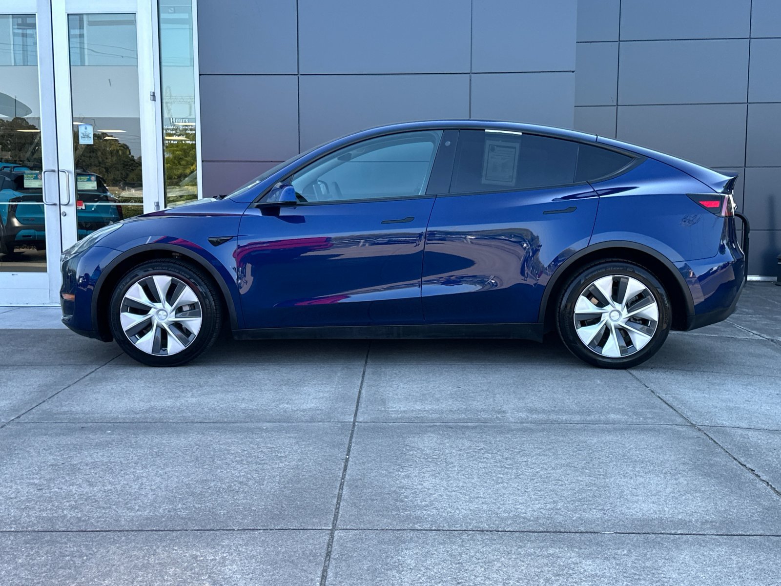 Used 2022 Tesla Model Y Long Range AWD/4WD image 7
