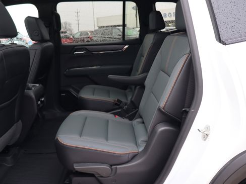 Used 2024 GMC Acadia AT4 w/ Luxury Package image 10