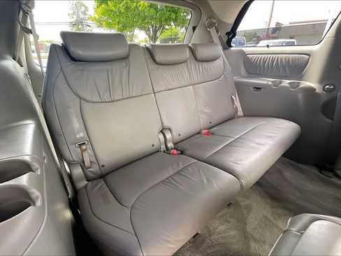 Used 2010 Toyota Sienna XLE FWD image 31