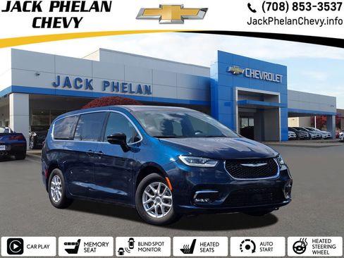 Used 2025 Chrysler Pacifica Select image 1
