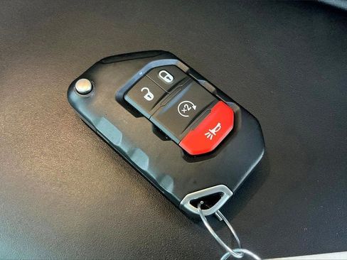 Used 2025 Jeep Wrangler Unlimited Rubicon w/ Convenience Group image 38