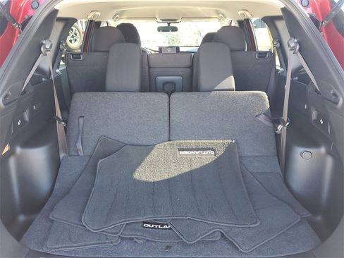 Used 2024 Mitsubishi Outlander ES image 12