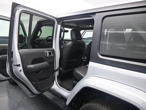 Used 2023 Jeep Wrangler Unlimited Sahara w/ Cold Weather Group AWD/4WD image 17