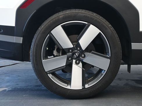 Used 2025 Hyundai Santa Fe Limited image 9