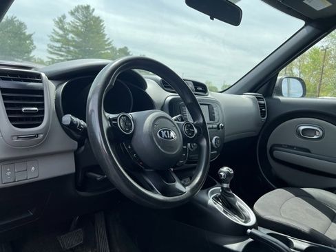 Used 2017 Kia Soul image 3