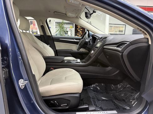 Used 2018 Ford Fusion Titanium FWD image 16