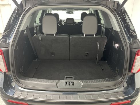 Used 2023 Ford Explorer XLT w/ Equipment Group 202A image 30