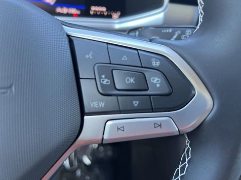 New 2025 Volkswagen Taos SE image 28