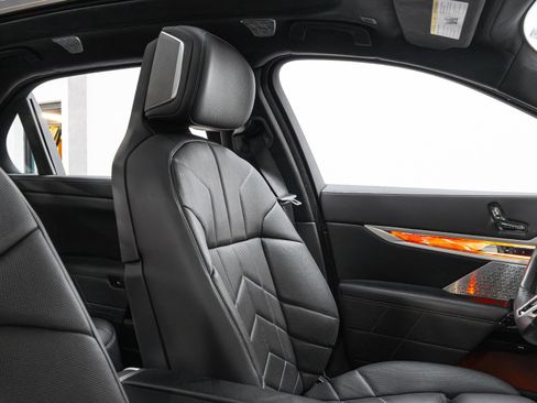 Used 2023 BMW 760i xDrive w/ Parking Assistance Package image 19