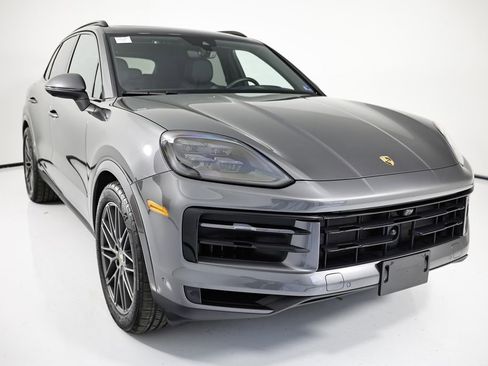 Certified 2025 Porsche Cayenne AWD/4WD image 9