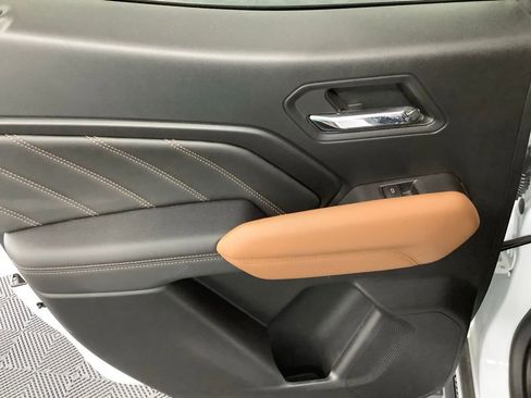 Used 2023 GMC Canyon AT4 image 5