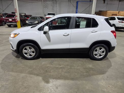 Used 2017 Chevrolet Trax LS AWD/4WD image 4