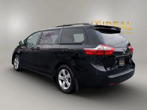 Used 2018 Toyota Sienna LE FWD image 3