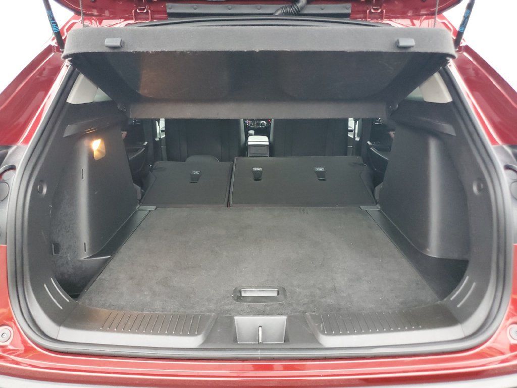 Used 2025 Chevrolet Trax LT FWD image 26