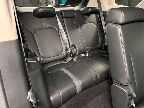 Used 2025 Honda Pilot Touring image 29