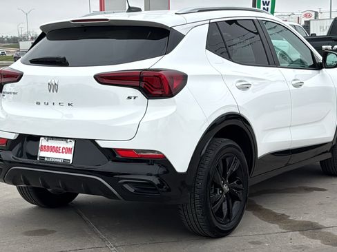 Used 2024 Buick Encore GX Sport Touring image 5