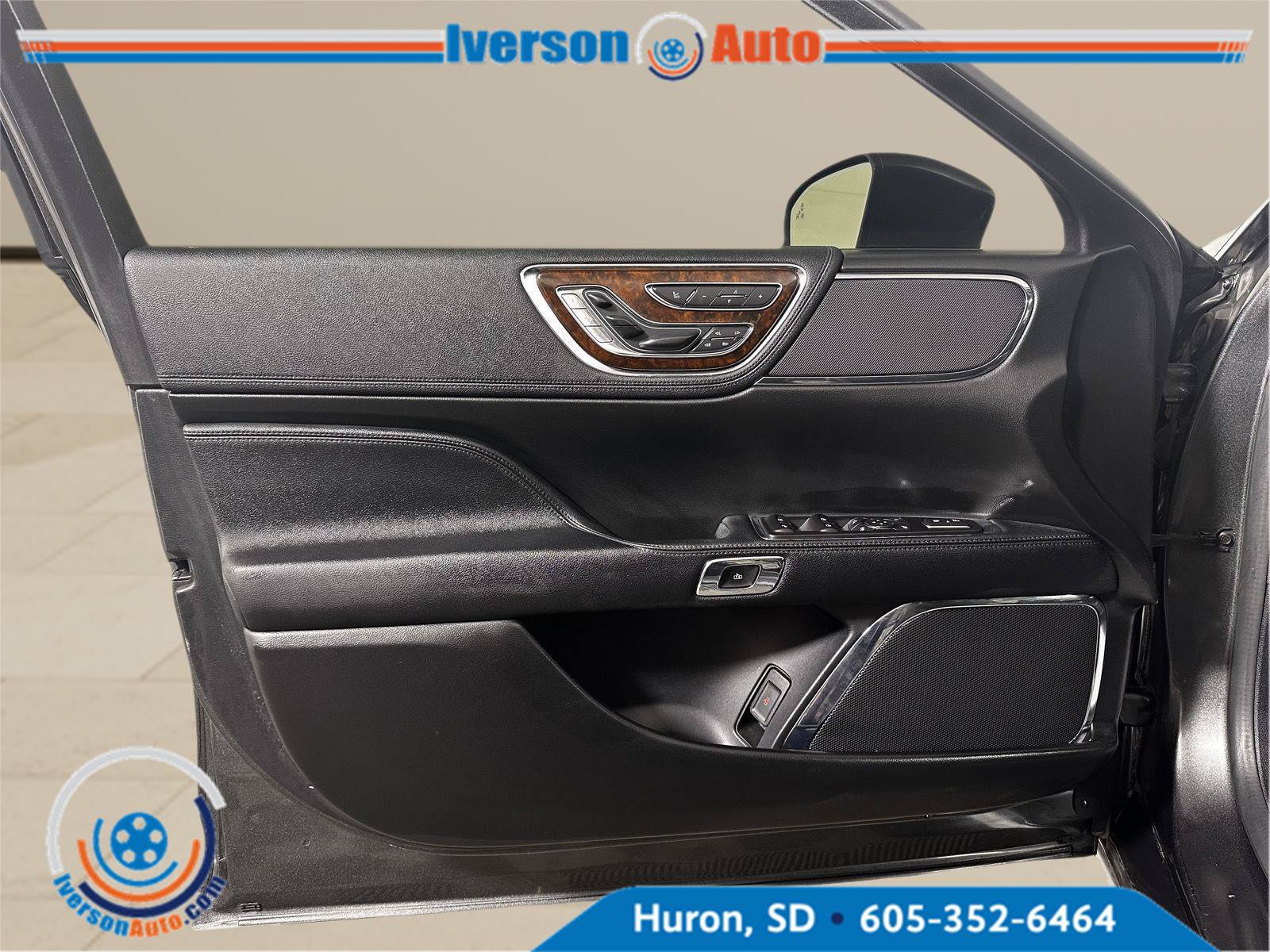 Used 2019 Lincoln Continental Select w/ Continental Climate Package AWD/4WD image 13