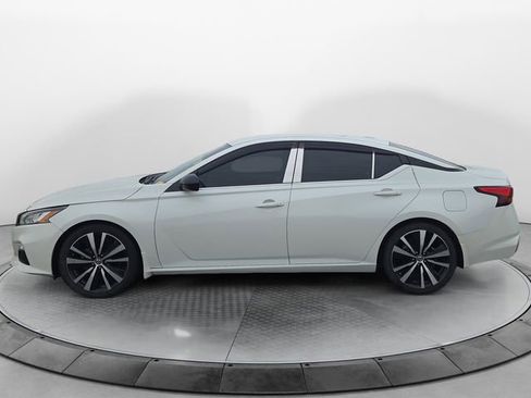 Used 2022 Nissan Altima 2.5 SR image 2