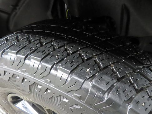 Used 2023 Jeep Wrangler Unlimited Sahara image 7