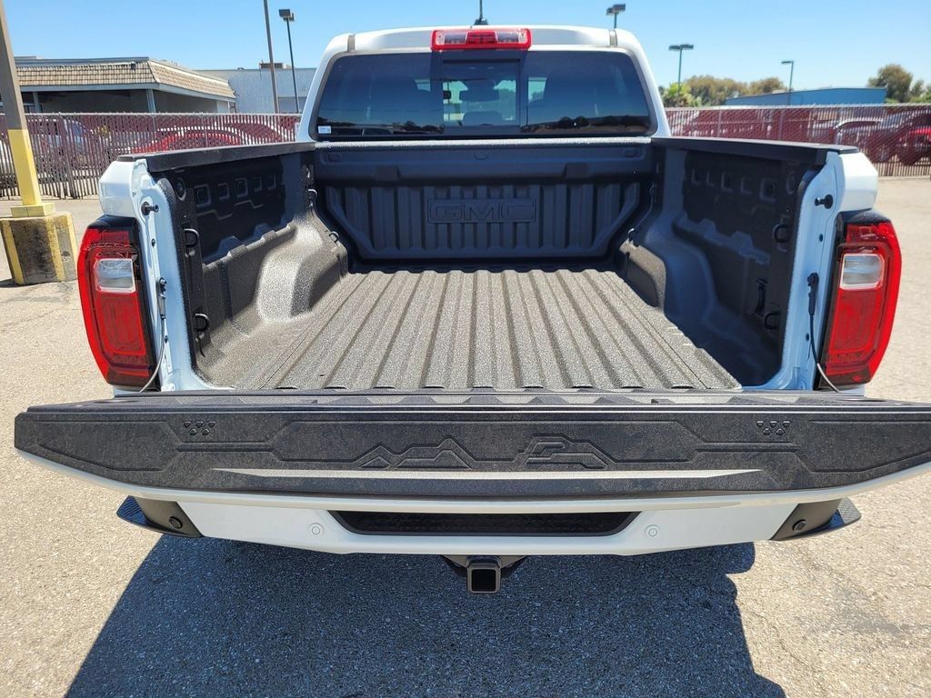 New 2026 GMC Canyon Denali w/ LPO, Black Badging Package AWD/4WD image 7