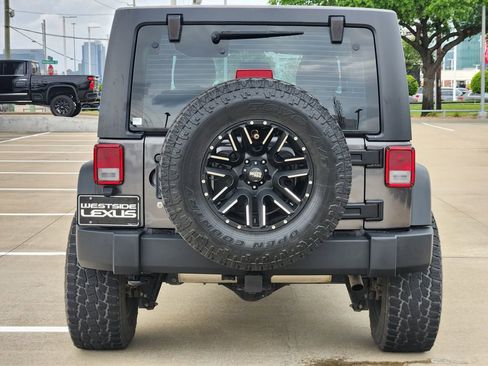 Used 2018 Jeep Wrangler Unlimited Sport w/ Connectivity Group image 6