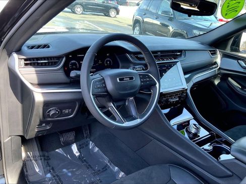 Certified 2023 Jeep Grand Cherokee Altitude image 14